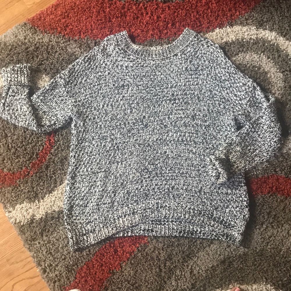 ▪️H&M Black and White Cable Knit Sweater ▫️